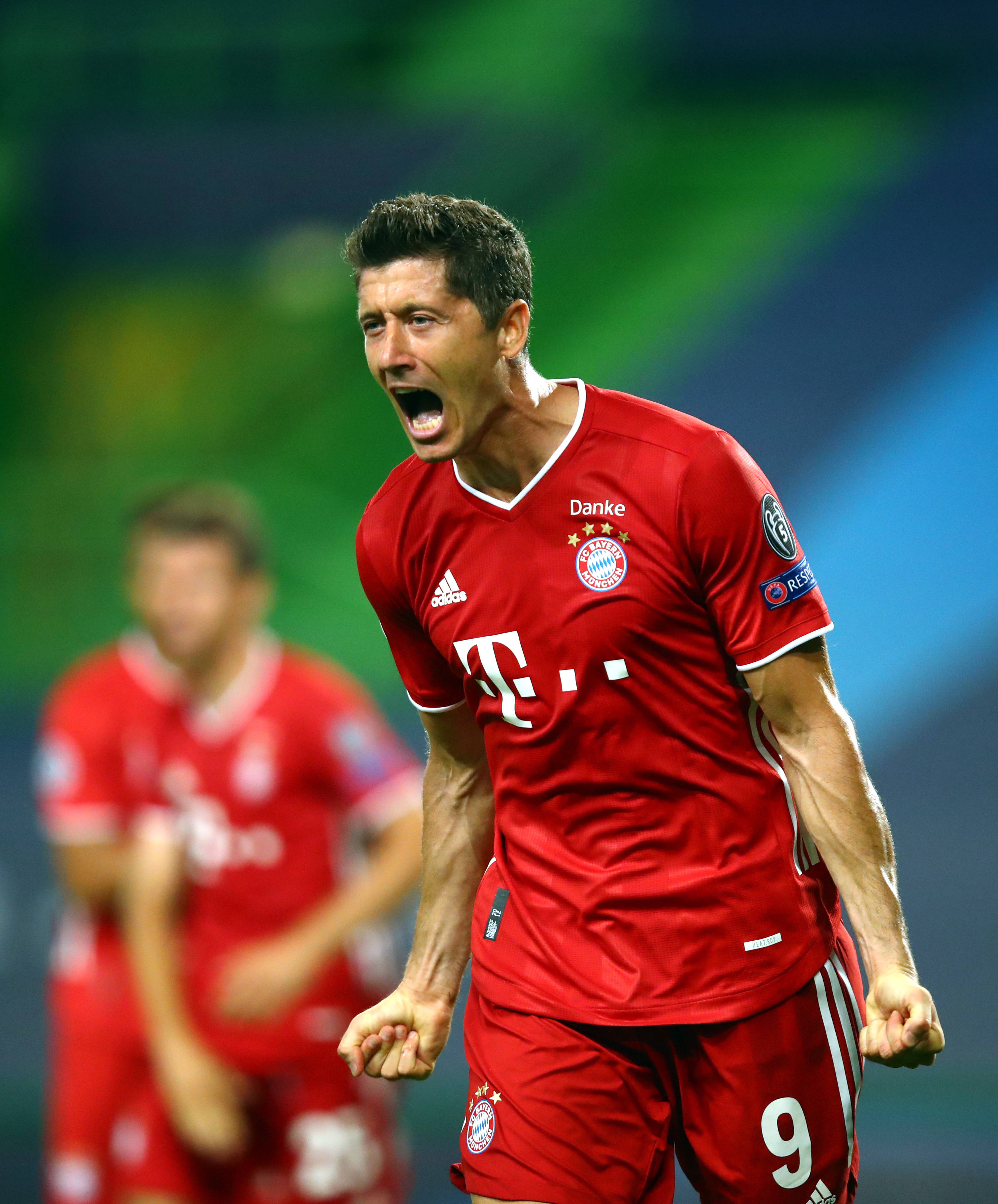 AYX爱游戏中国-莱万多夫斯基遭遇三持续失利，老鹰教练压力巨大！上演精彩一战的简单介绍-AYX爱游戏中国