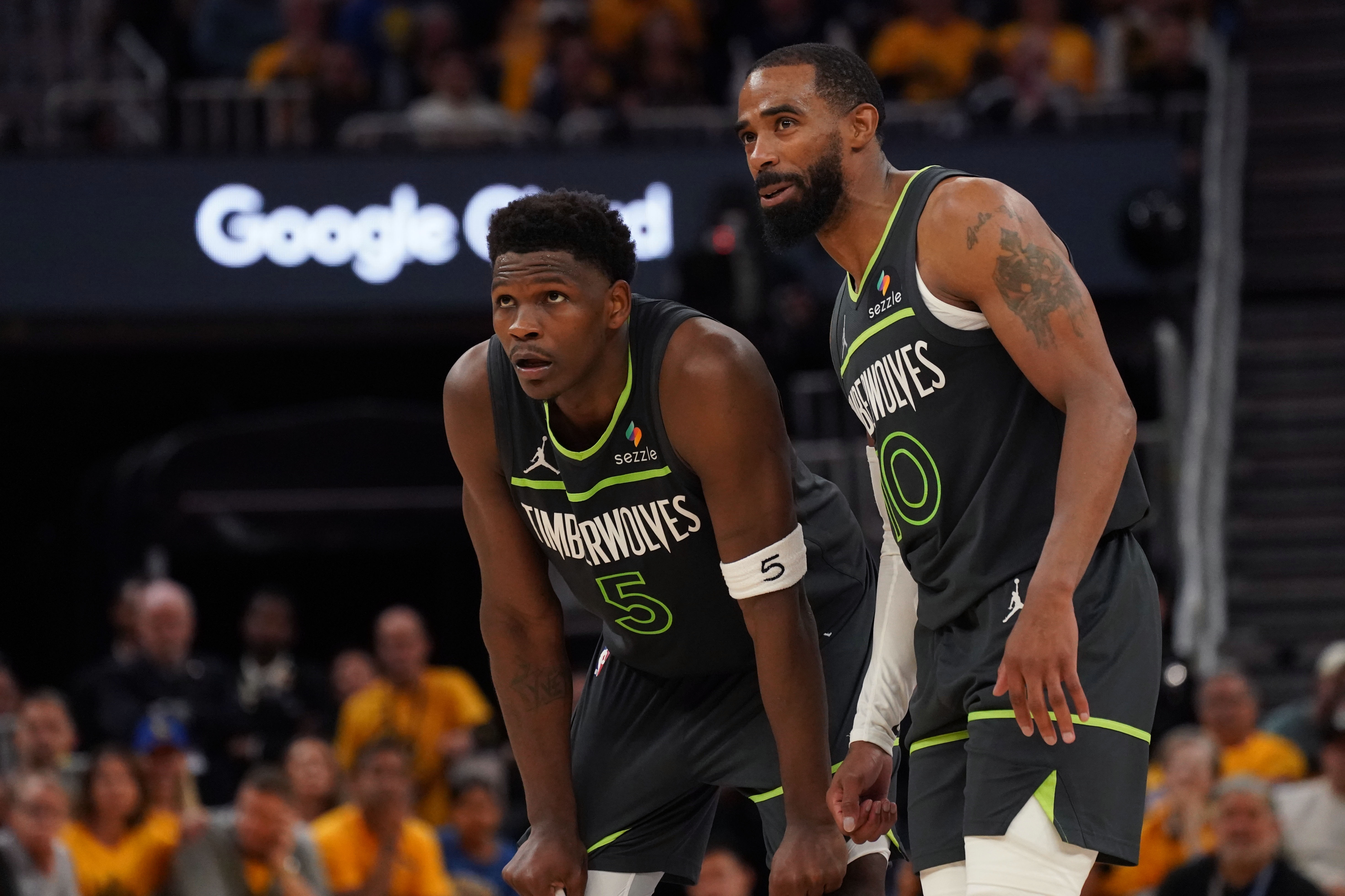 爱游戏体育app下载-关于赛地聚焦——NBA常规赛关键时刻热度飙升；费城76人单刀错失；悬念犹存；球探报告显示潜力的信息-爱游戏体育app下载